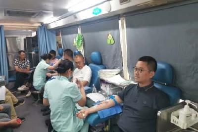 河溶镇：捐献热血 让爱传递