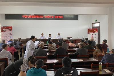 河溶镇卫生院：“关爱生命  救在身边”心肺复苏宣教进村居