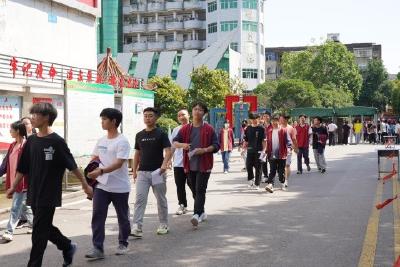 陈华检查我市高考准备情况