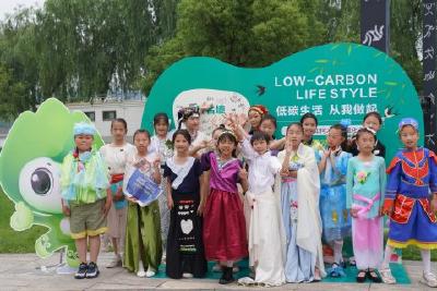 东门小学：志愿服务新时尚  环保服饰展风采