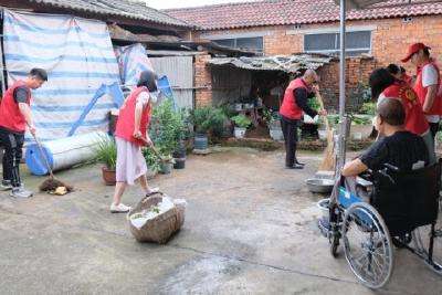 市扶贫帮困志愿服务队开展关爱残疾人活动