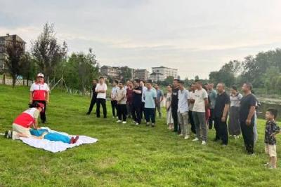 河溶镇开展应急救护培训