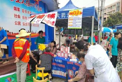 长坂坡大药房为户外劳动者送清凉