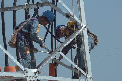 战高温 斗酷暑 新建沪渝蓉高铁当阳段电力迁改施工项目加速推进