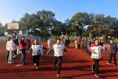 当阳王店镇新时代文明实践所（站）线上线下多样化开展健身活动