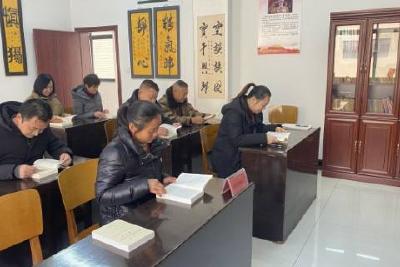 坝陵街道坝陵村农家书屋开展“阅享好时光”读书活动