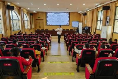 当阳市太子桥小学教联体开展“戏曲进校园”专题活动