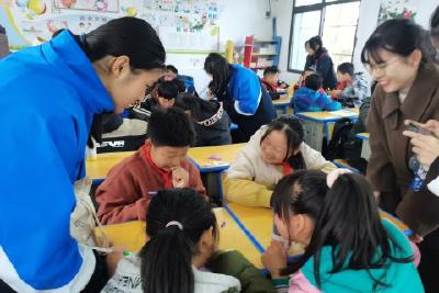 大手牵小手   温暖迎未来