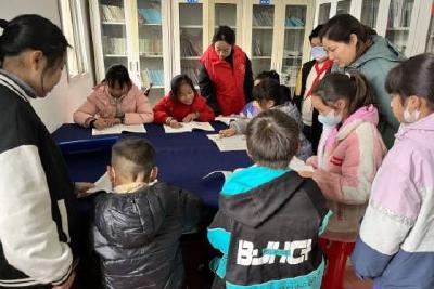 半月镇开展“我的书屋·我的梦”农村儿童阅读实践活动