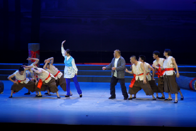 【宣传阐释社会主义核心价值观】当阳原创锣鼓戏《上樑》浓情上演