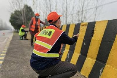 路树着新衣 桥梁换新颜