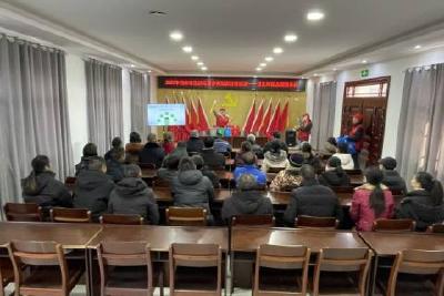 当阳市卫生环保志愿服务队开展生活垃圾分类知识宣传活动