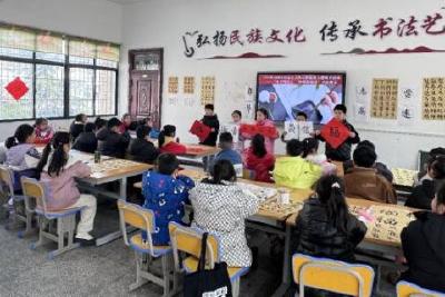 【宣传阐释社会主义核心价值观】当阳市青少年活动中心线上线下组织开展书法展示活动