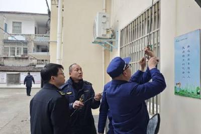 “飞线”充电危害大，安全充电从我做起