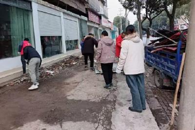 【我为群众办实事】雪后守护让社区居民更温暖