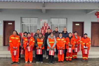 情系环卫工人 爱心双莲鸡蛋