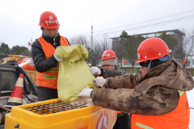 战冰雪排隐患 保安全护民生