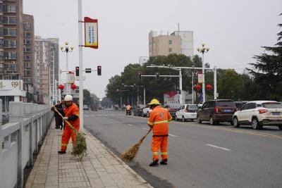 环卫工人春节“不打烊” 守护城市靓丽风景