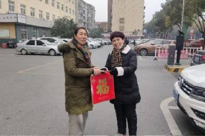 礼遇道德典型，弘扬文明风尚