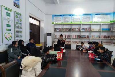 河溶镇妇联开展“把爱带回家”寒假儿童关爱服务活动