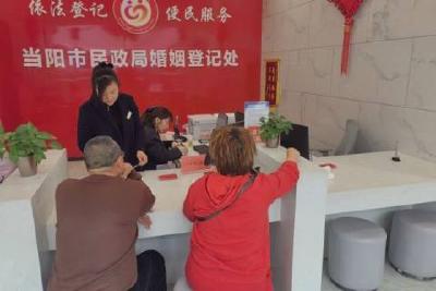 暖心服务做好婚姻登记