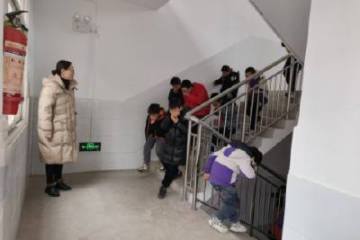 太子桥教联体王店小学开展春季消防应急疏散演练