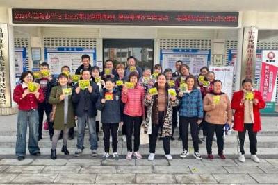 奇幻“膜”法 春日相“绘”手工活动