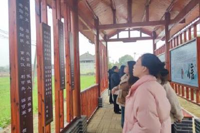 河溶镇打造“清风廊”，让清廉之风“触手可及”