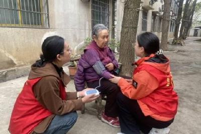 当阳市民政局开展“相伴夕阳 爱在身边”志愿服务活动