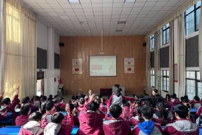 当阳市实验初级中学玉泉校区开展“弘扬红船精神，传承爱国主义”主题讲座