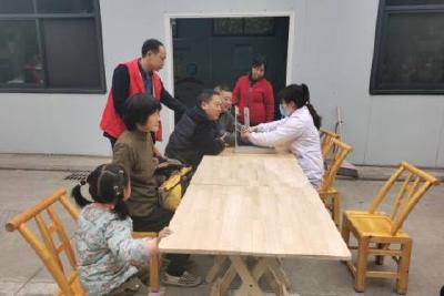 【文明单位创建】市发改局开展“爱心义诊暖民心”星期六志愿服务活动