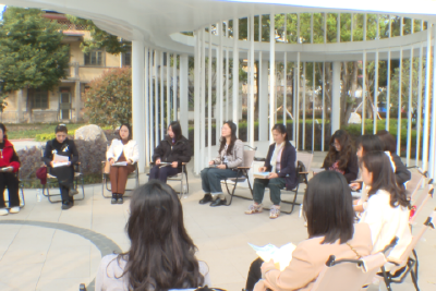 巾帼沐书香 绽放“她”力量