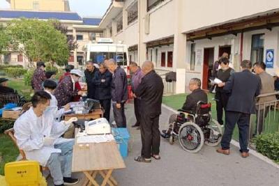 关爱老人“零距离”，健康体检暖人心