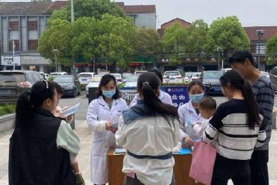 河溶镇卫生院开展“儿童预防接种日”科普活动