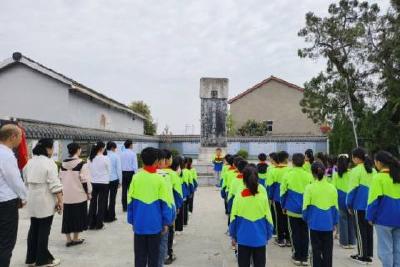 清明祭英烈 传承爱国志