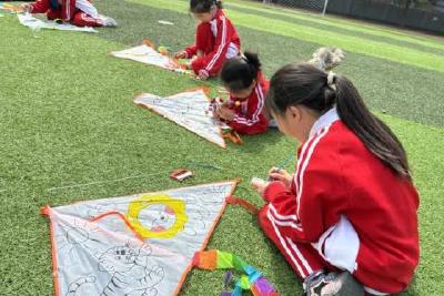 当阳付家岗社区：巧手绘纸鸢， 放飞童年梦