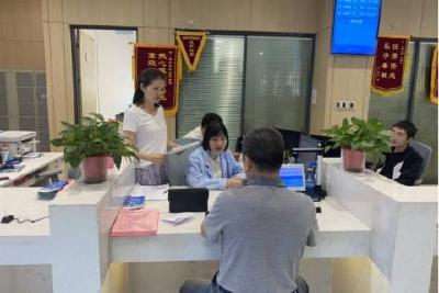 市医保局：驻窗办公提升服务质效