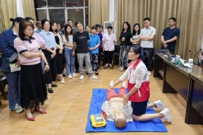 当阳市民政局联合市红十字会开展应急救援技能培训