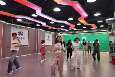 义城青年夜校 点亮年轻人“夜生活”