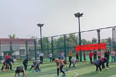 庙前镇小烟墩集社区工会开展“我运动·我健康·我快乐”趣味活动