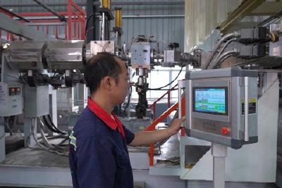 卓众之众防水：企业订单旺 车间生产忙