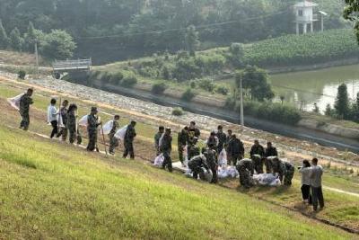 退役军人勇当先  防汛抗旱演练展风采