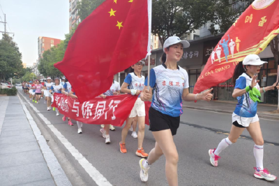 当阳市长跑运动协会组织开展“全民健身日”健康跑活动