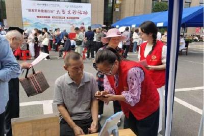 医保宣传“零距离” 政策解释“面对面”