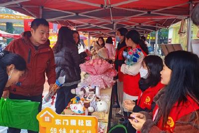 当阳：志愿服务进社区，暖心便民零距离