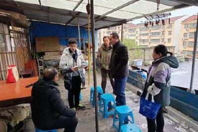 居民齐心共同参与，守护美好小区环境