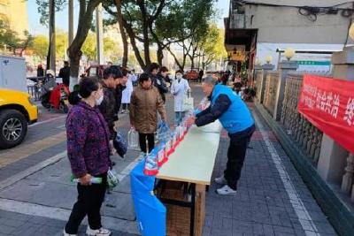 坝陵街道社区戒毒康复中心联合坝陵卫生院开展禁毒防艾宣传活动