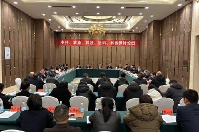 【聚焦两会】出席市政协九届四次会议的委员开展联组讨论