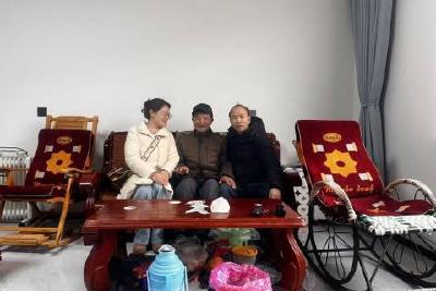 河溶镇卫生院工会春节前走访慰问退休职工活动