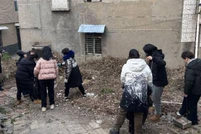 社区掀起清洁家园行动热潮，共创美好生活环境